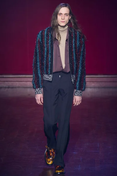 Look 27